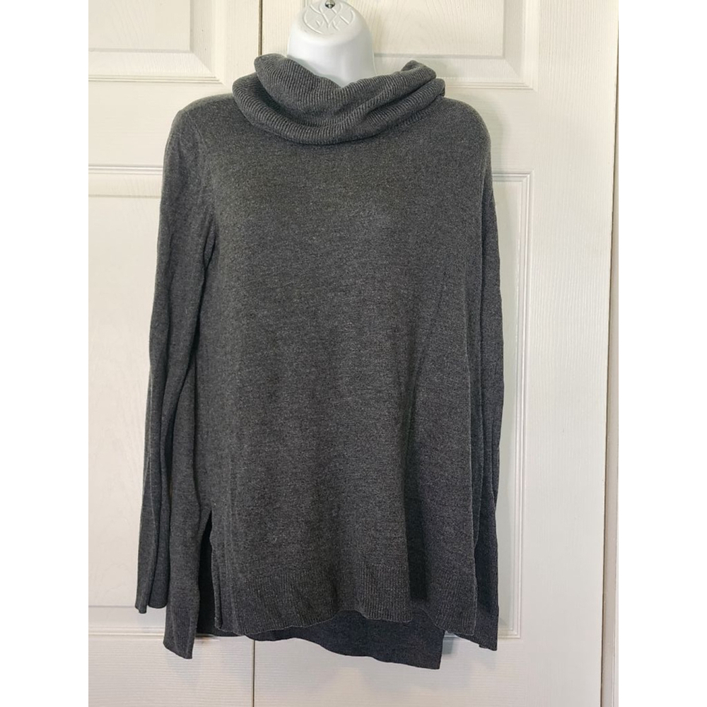Daisy Fuentes Gray Crwl Neck Sweater